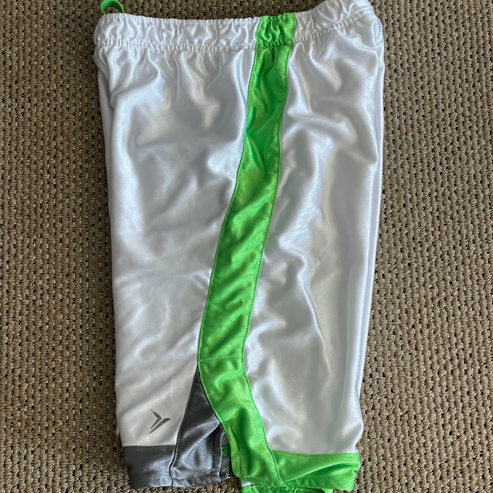 Boys Activewear shorts Sz M/8 White Lined